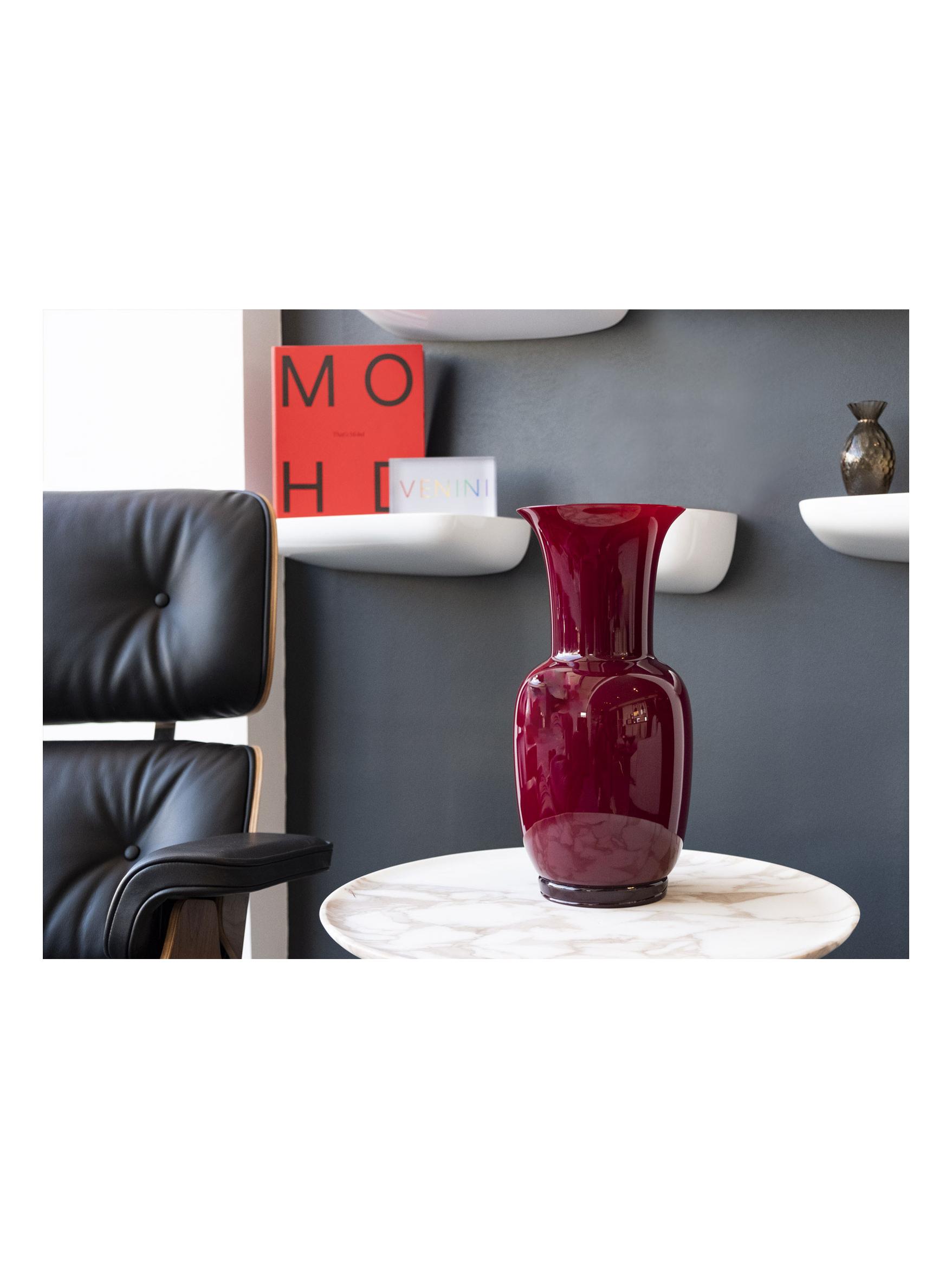 https://objectstorage.ap-seoul-1.oraclecloud.com/n/cnk6gaix2gpw/b/loqoqo-conv/o/venini/opalino-706-22-vase-oxblood-amethyst-l-e/vase-opalino-706-22-venini-x-mohd-5_1.jpg