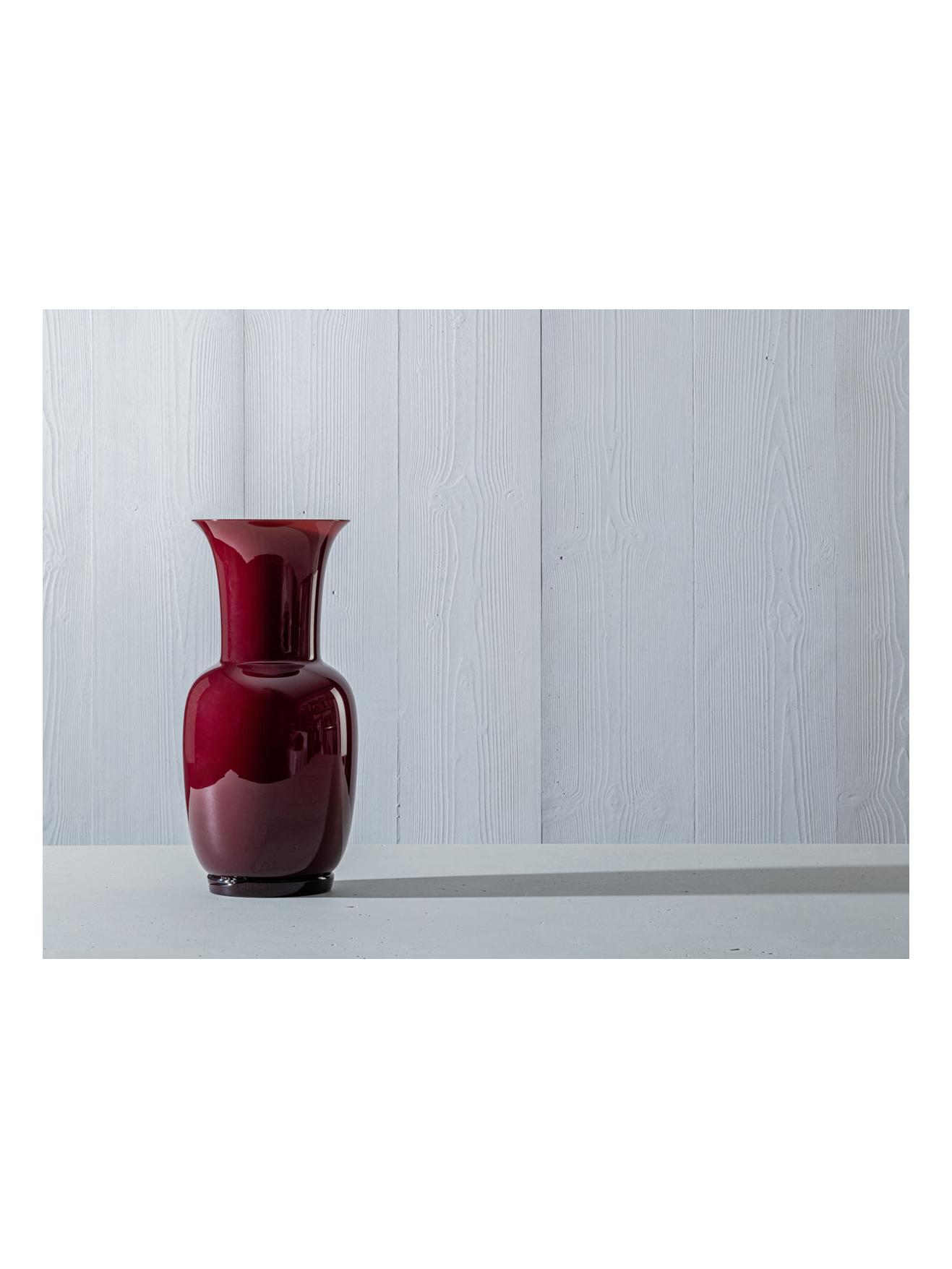 https://objectstorage.ap-seoul-1.oraclecloud.com/n/cnk6gaix2gpw/b/loqoqo-conv/o/venini/opalino-706-22-vase-oxblood-amethyst-l-e/vase-opalino-706-22-venini-x-mohd-9.jpg