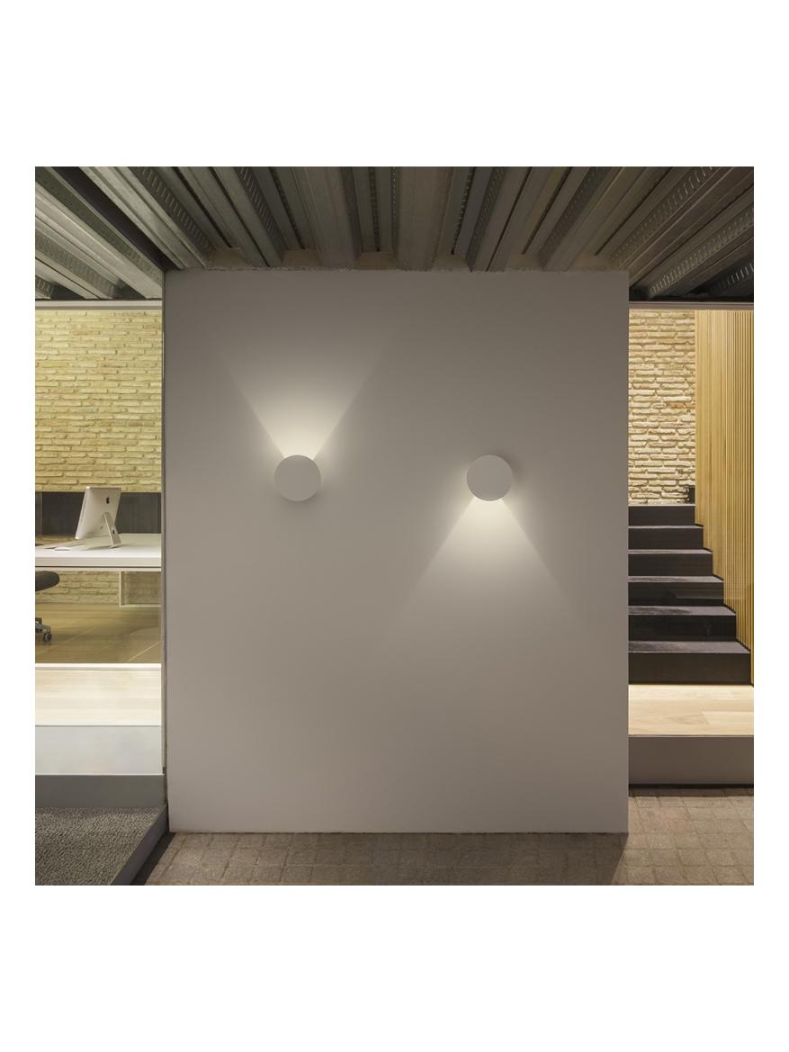 https://objectstorage.ap-seoul-1.oraclecloud.com/n/cnk6gaix2gpw/b/loqoqo-conv/o/vibia/dots-4670-wall-lamp/152424.jpg