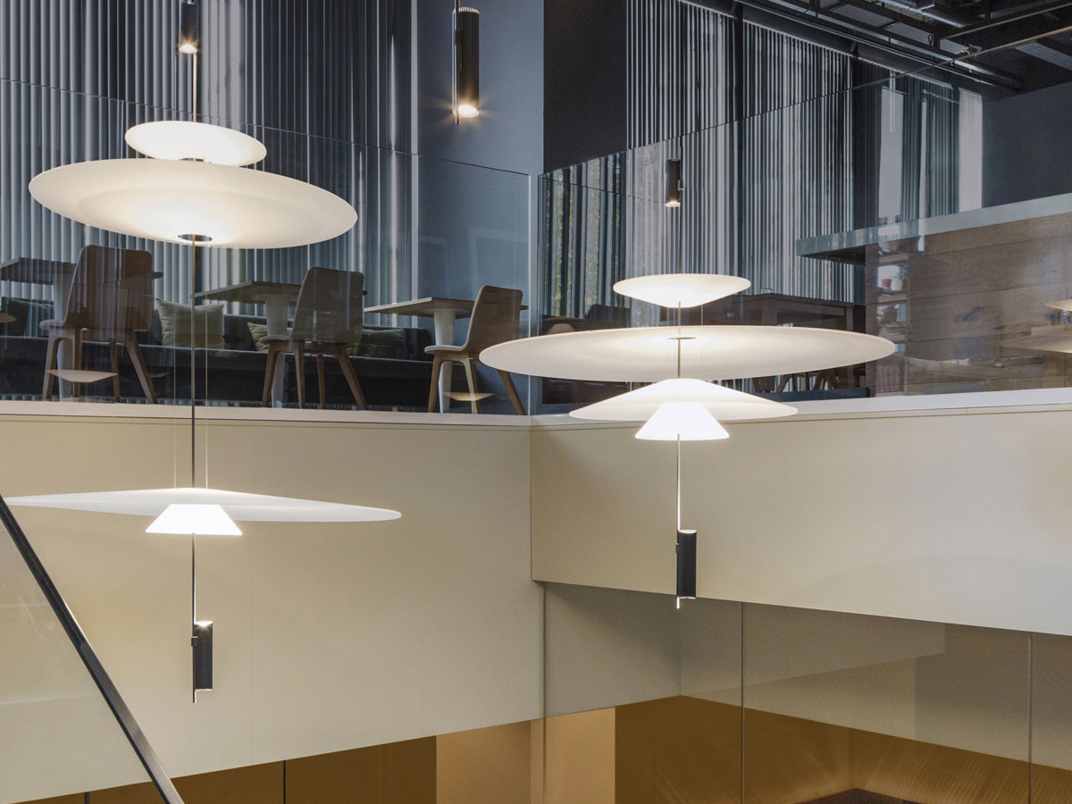 https://objectstorage.ap-seoul-1.oraclecloud.com/n/cnk6gaix2gpw/b/loqoqo-conv/o/vibia/flamingo-suspension-lamp/flamingo-vibia-1.jpg