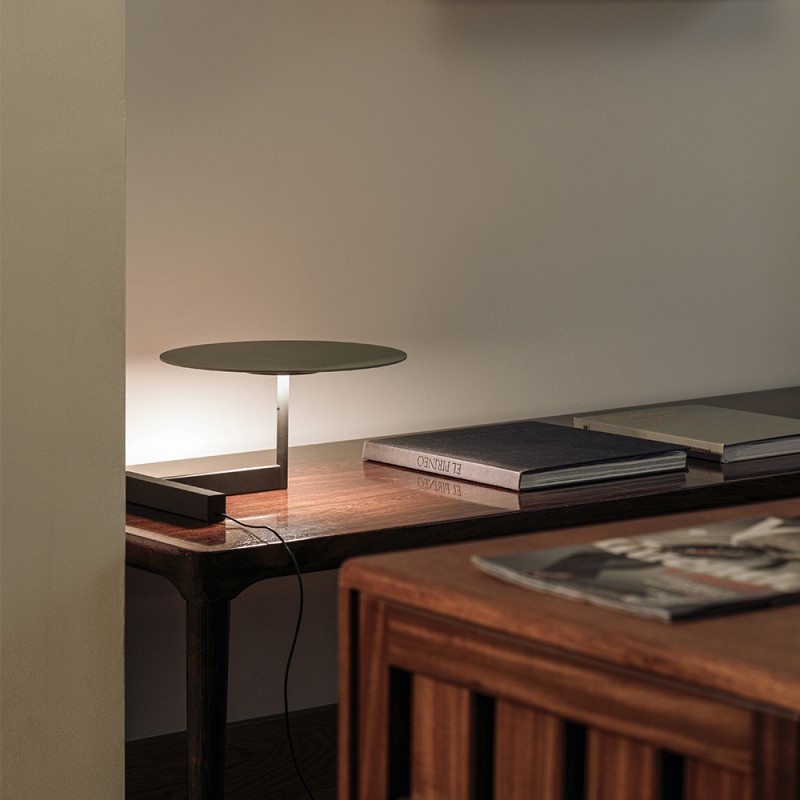 https://objectstorage.ap-seoul-1.oraclecloud.com/n/cnk6gaix2gpw/b/loqoqo-conv/o/vibia/flat-5965-table-led-lamp/95776.jpg