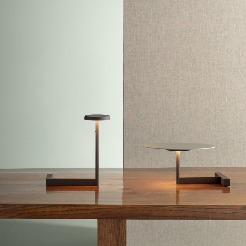 https://objectstorage.ap-seoul-1.oraclecloud.com/n/cnk6gaix2gpw/b/loqoqo-conv/o/vibia/flat-5970-table-led-lamp/95787.jpg