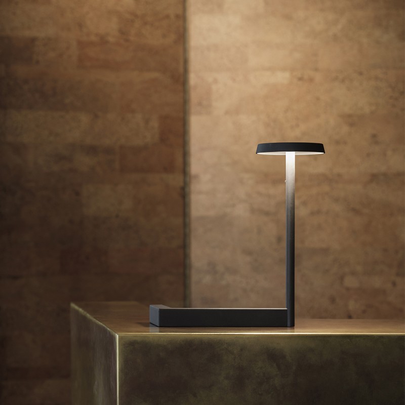 https://objectstorage.ap-seoul-1.oraclecloud.com/n/cnk6gaix2gpw/b/loqoqo-conv/o/vibia/flat-5970-table-led-lamp/95795.jpg