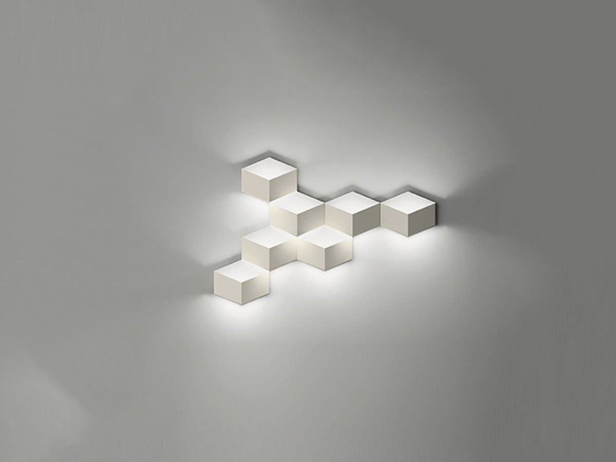 https://objectstorage.ap-seoul-1.oraclecloud.com/n/cnk6gaix2gpw/b/loqoqo-conv/o/vibia/fold-surface-wall-lamp-matt-white/fold_sette_elementi_applique.jpg