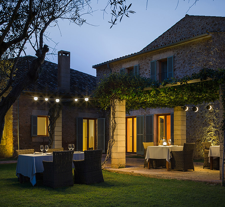 June 4750 Suspension Lamp Outdoor