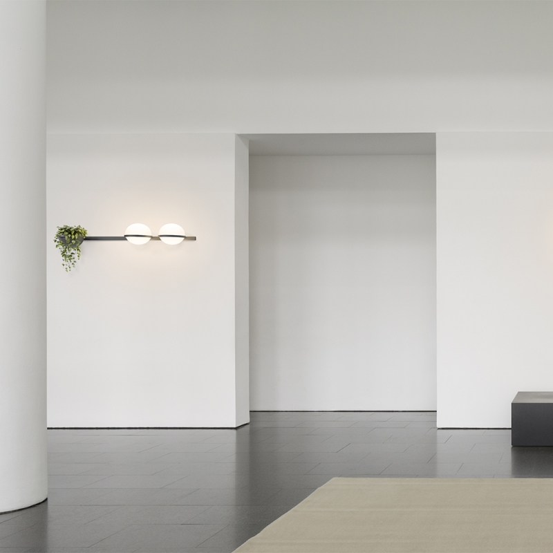 https://objectstorage.ap-seoul-1.oraclecloud.com/n/cnk6gaix2gpw/b/loqoqo-conv/o/vibia/wall-lamp-palma-double-light-and-vase/129787.jpg