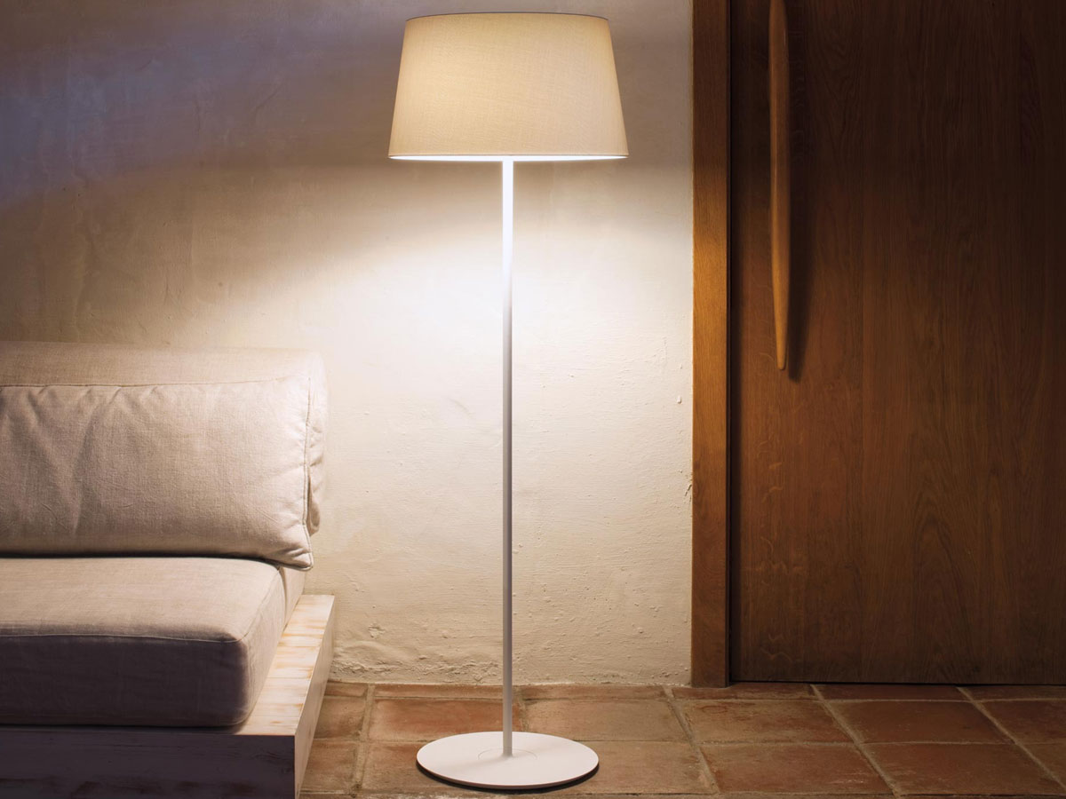 https://objectstorage.ap-seoul-1.oraclecloud.com/n/cnk6gaix2gpw/b/loqoqo-conv/o/vibia/warm-4905-floor-lamp/warm-lampada.jpg
