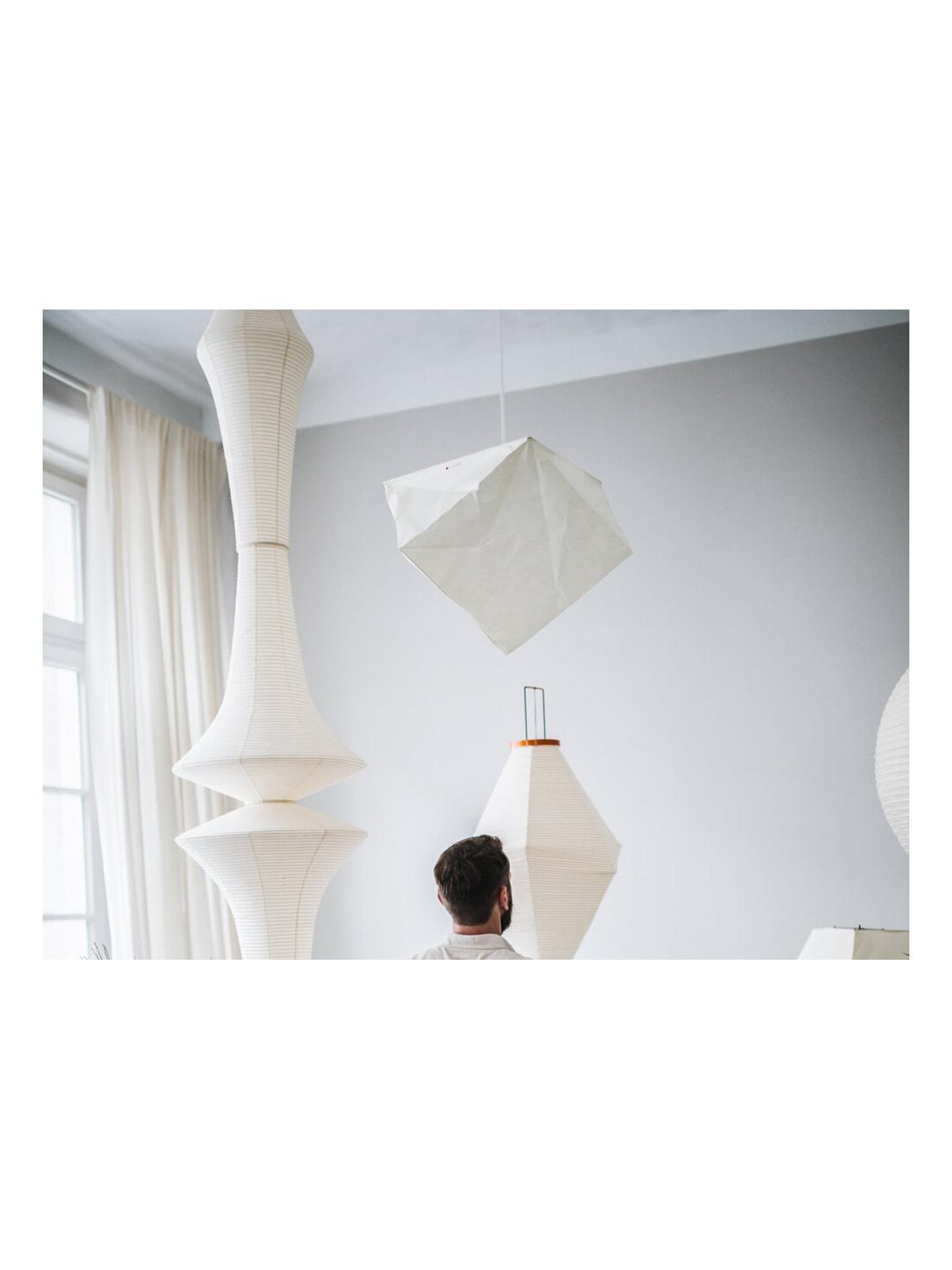 https://objectstorage.ap-seoul-1.oraclecloud.com/n/cnk6gaix2gpw/b/loqoqo-conv/o/vitra/akari-yp-1-suspension-lamp/akariyp1vitra4.jpg