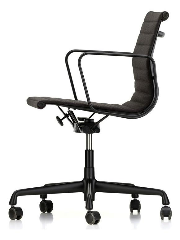 https://objectstorage.ap-seoul-1.oraclecloud.com/n/cnk6gaix2gpw/b/loqoqo-conv/o/vitra/aluminium-chair-ea-117-office-chair-deep-black-hopsak-66-black/ea-117-2.jpg