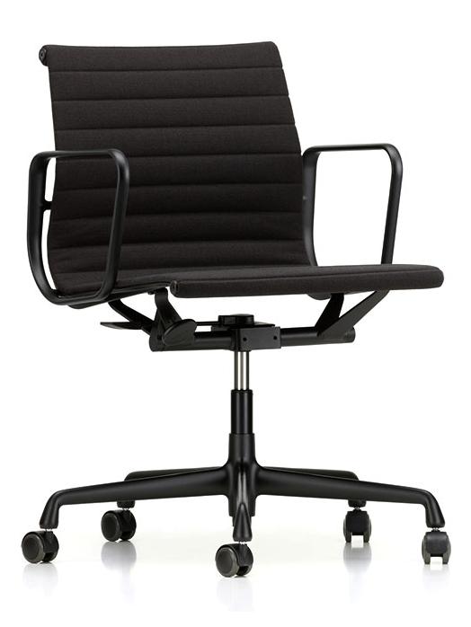 https://objectstorage.ap-seoul-1.oraclecloud.com/n/cnk6gaix2gpw/b/loqoqo-conv/o/vitra/aluminium-chair-ea-117-office-chair-deep-black-hopsak-66-black/ea-117-main.jpg