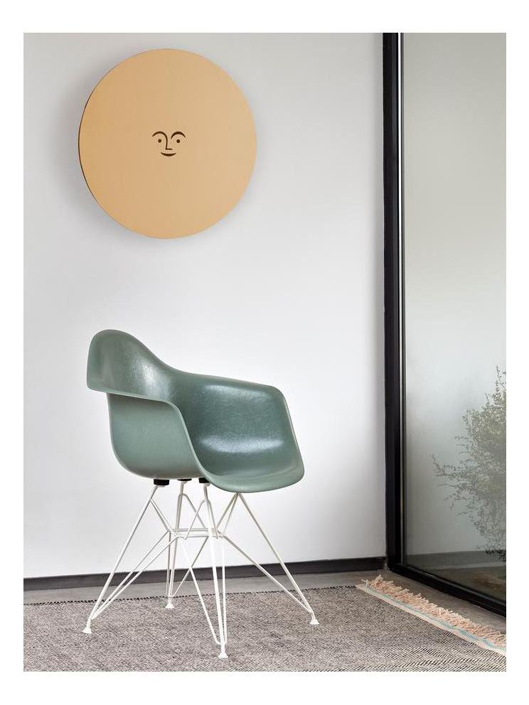 https://objectstorage.ap-seoul-1.oraclecloud.com/n/cnk6gaix2gpw/b/loqoqo-conv/o/vitra/eames-fiberglass-armchair-dar/f41c55db-72ee-4f4d-8162-31a8c80583a9.jpg