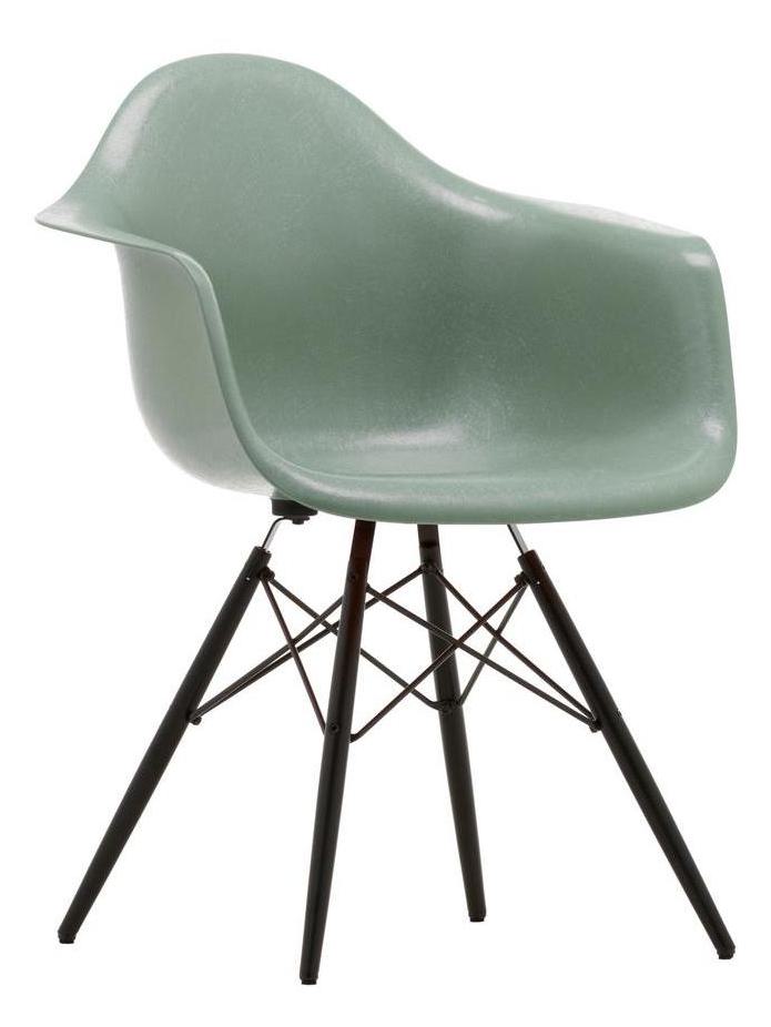 https://objectstorage.ap-seoul-1.oraclecloud.com/n/cnk6gaix2gpw/b/loqoqo-conv/o/vitra/eames-fiberglass-armchair-daw/b80a03ae-9f96-442e-a360-7e840f795a8f.jpg