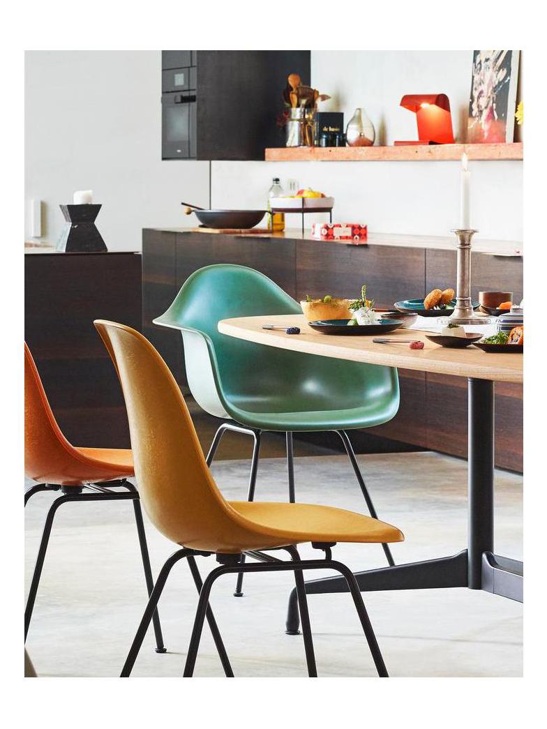 https://objectstorage.ap-seoul-1.oraclecloud.com/n/cnk6gaix2gpw/b/loqoqo-conv/o/vitra/eames-fiberglass-armchair-dax/5498a8aa-2a54-41a9-8744-bd5674eceaed.jpg
