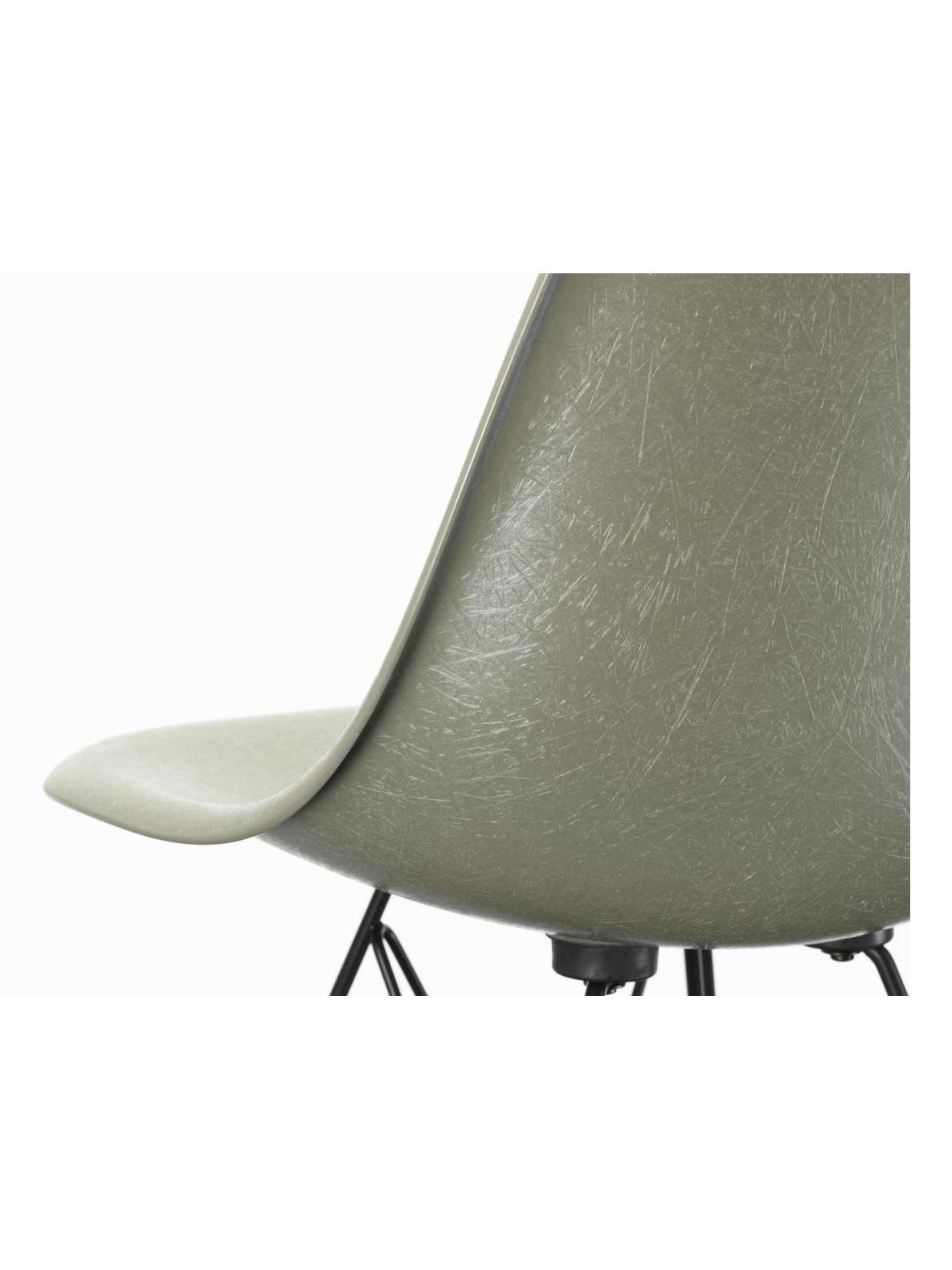 https://objectstorage.ap-seoul-1.oraclecloud.com/n/cnk6gaix2gpw/b/loqoqo-conv/o/vitra/eames-fiberglass-chair-dsr/1741f369-c4ee-46fd-8bf6-1b295f579943.jpg