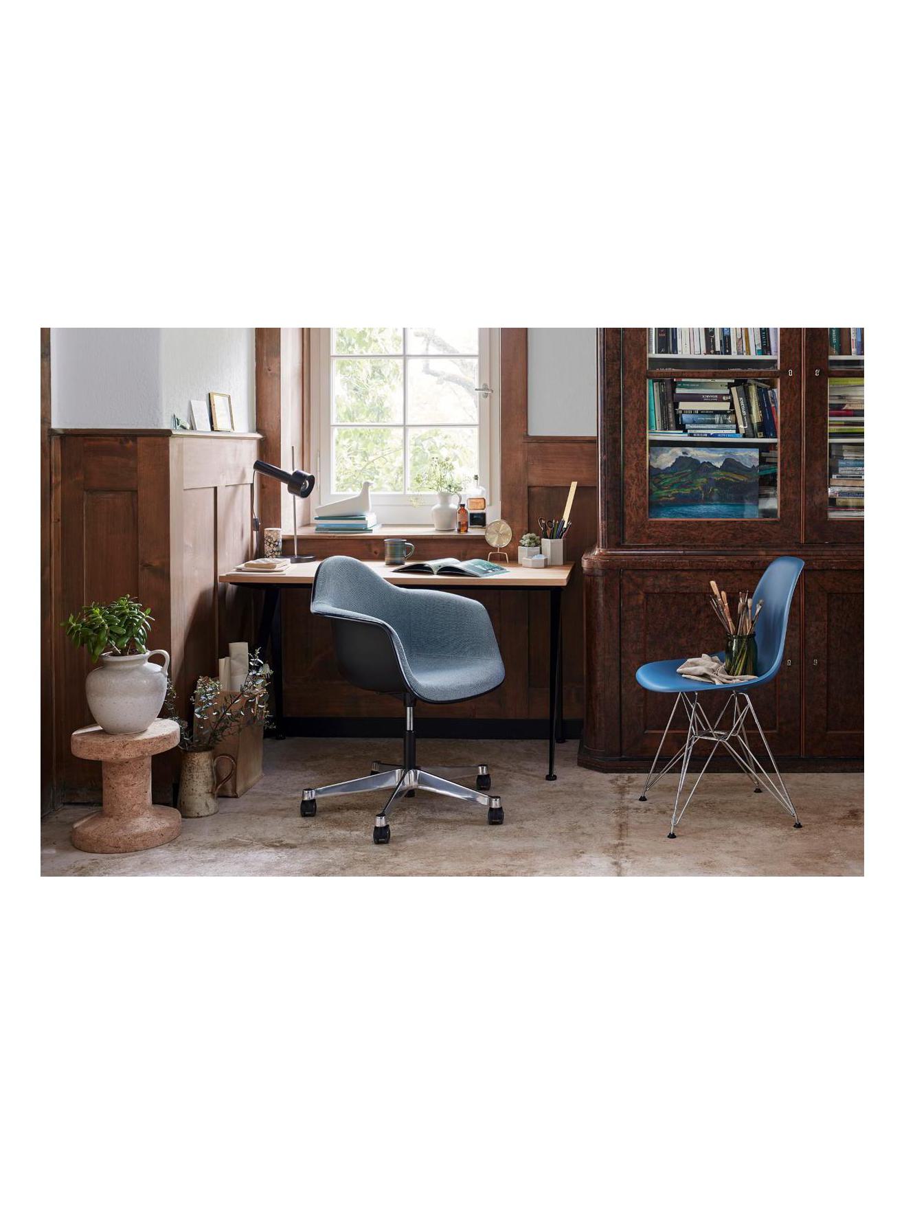 https://objectstorage.ap-seoul-1.oraclecloud.com/n/cnk6gaix2gpw/b/loqoqo-conv/o/vitra/eames-fiberglass-chair-dsr/f6adc204-88d7-4d82-aa5d-8665f73a4ac6.jpg