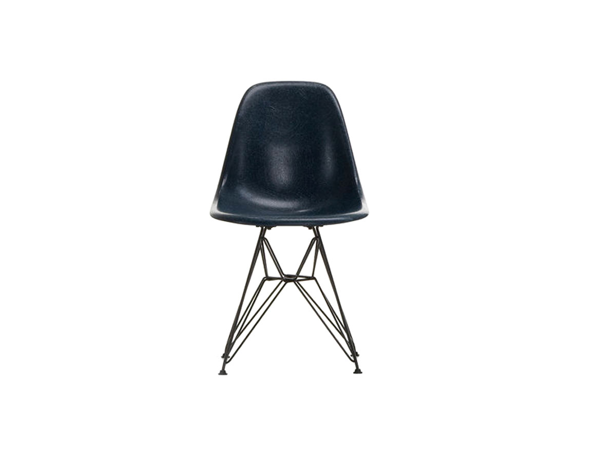 https://objectstorage.ap-seoul-1.oraclecloud.com/n/cnk6gaix2gpw/b/loqoqo-conv/o/vitra/eames-fiberglass-side-chair-dsr-basic-dark/02-eames-navy-blue.jpg