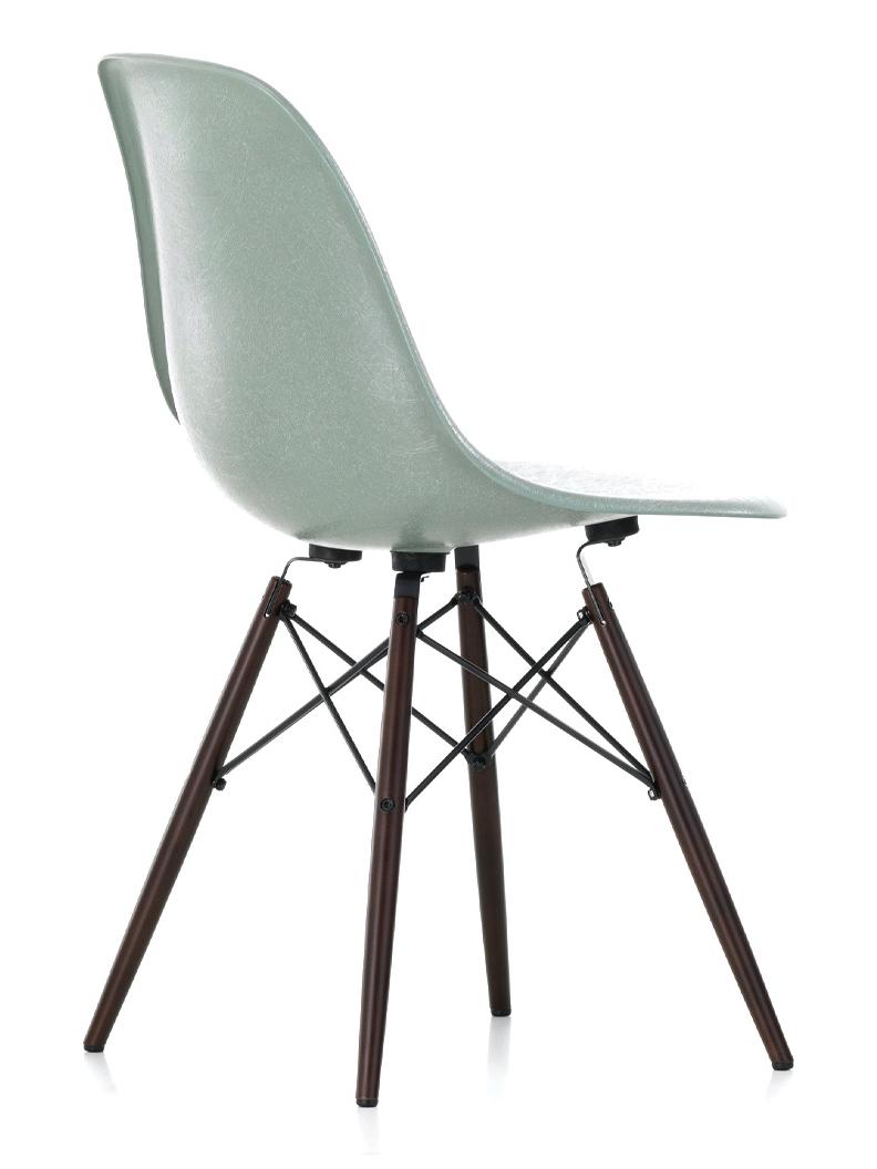 https://objectstorage.ap-seoul-1.oraclecloud.com/n/cnk6gaix2gpw/b/loqoqo-conv/o/vitra/eames-fiberglass-side-chair-dsw-black-maple/124396.jpg
