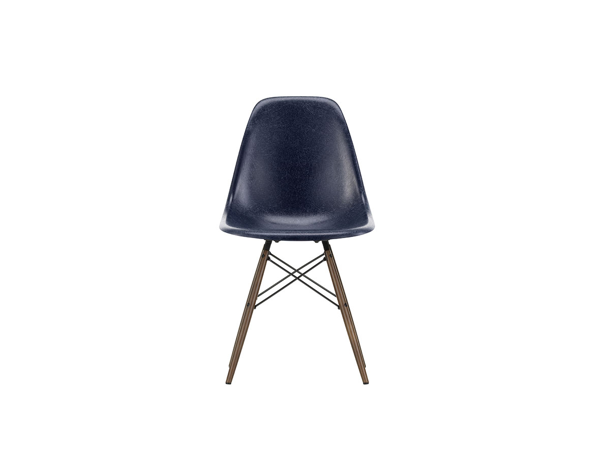 https://objectstorage.ap-seoul-1.oraclecloud.com/n/cnk6gaix2gpw/b/loqoqo-conv/o/vitra/eames-fiberglass-side-chair-dsw-dark-maple/eames_fiberglass_dark_maple-navy-blue-vitra.jpg