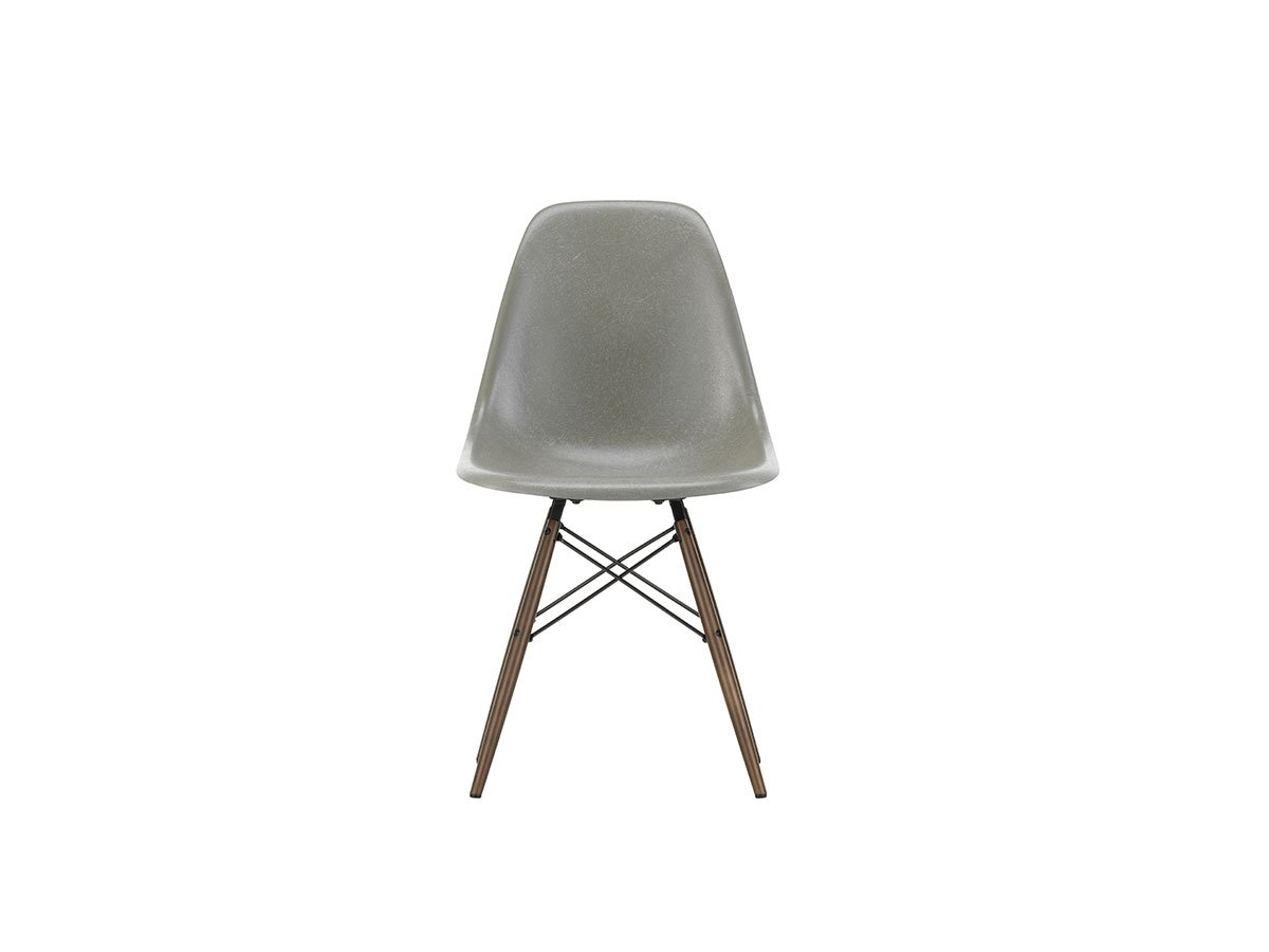 https://objectstorage.ap-seoul-1.oraclecloud.com/n/cnk6gaix2gpw/b/loqoqo-conv/o/vitra/eames-fiberglass-side-chair-dsw-dark-maple/eames_fiberglass_dark_maple-raw-umber-vitra.jpg