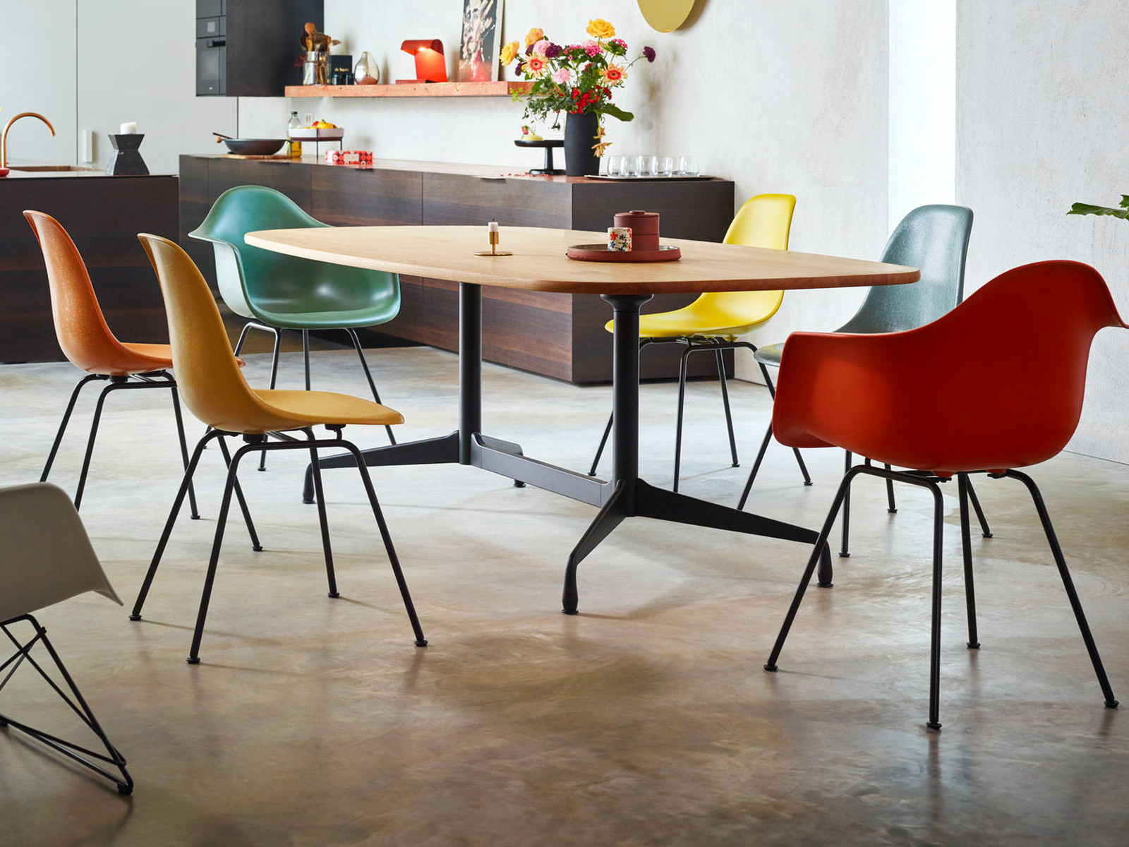 https://objectstorage.ap-seoul-1.oraclecloud.com/n/cnk6gaix2gpw/b/loqoqo-conv/o/vitra/eames-fiberglass-side-chair-dsx-basic-dark/basix_dsx_dark.jpg