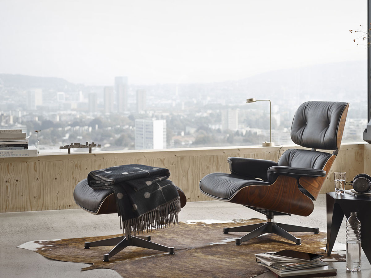 https://objectstorage.ap-seoul-1.oraclecloud.com/n/cnk6gaix2gpw/b/loqoqo-conv/o/vitra/eames-lounge-chair-and-ottoman-black-pigmented-walnut-leather-premium-black-66/contestuale-lounge-chair.jpg
