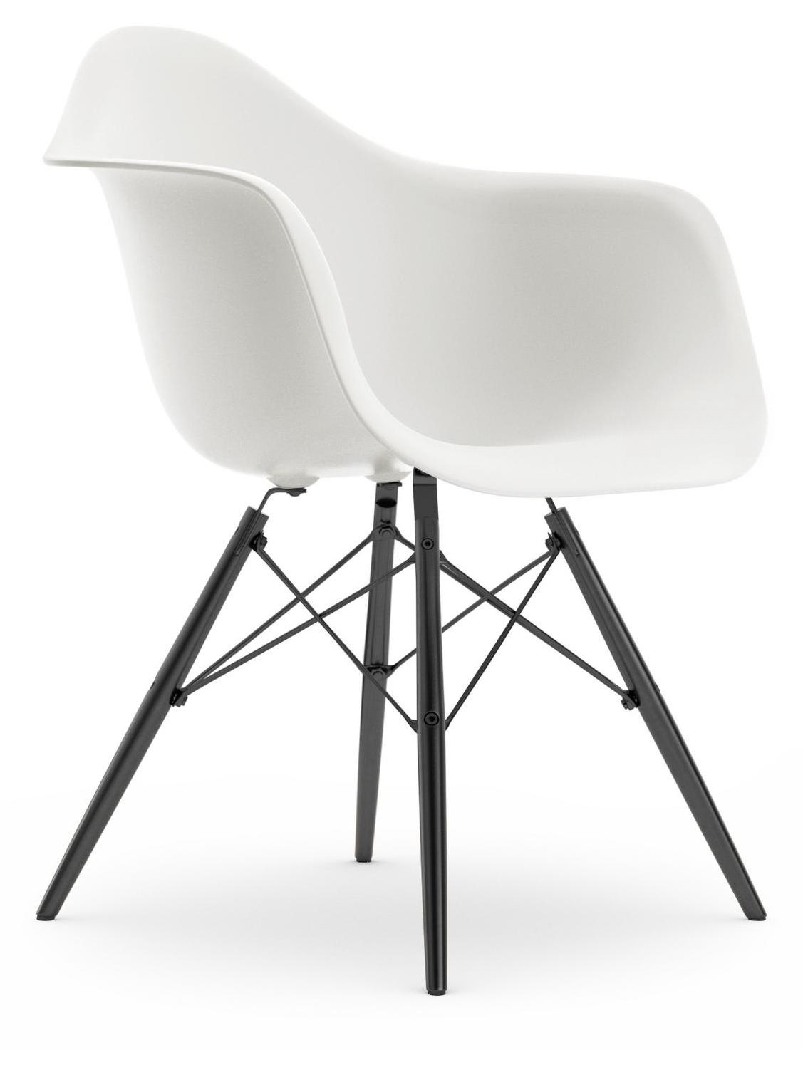 Eames Plastic Armchair DAW