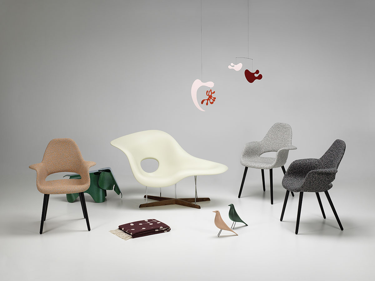 https://objectstorage.ap-seoul-1.oraclecloud.com/n/cnk6gaix2gpw/b/loqoqo-conv/o/vitra/eames-special-collection-eames-elephant-plywood/vitra-la-chaise4_1.jpg