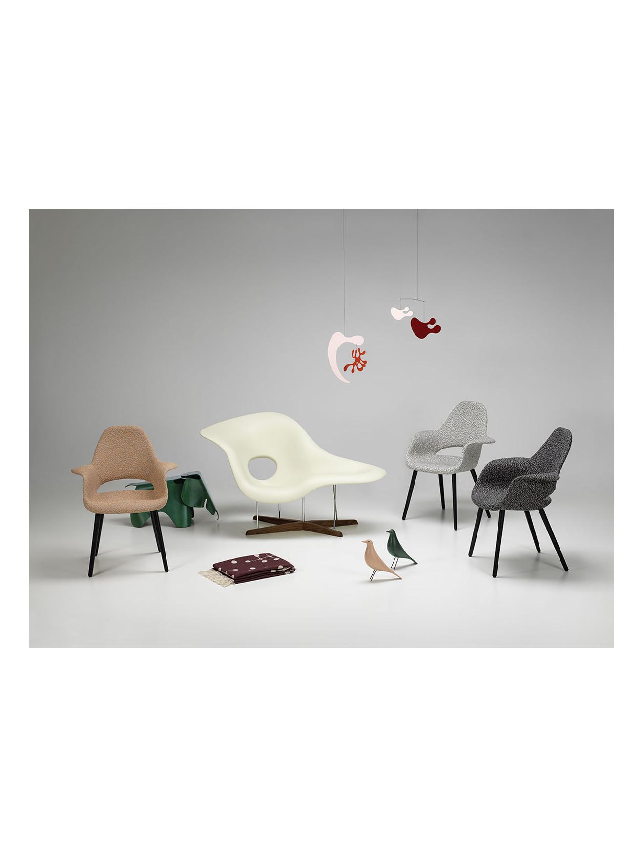 https://objectstorage.ap-seoul-1.oraclecloud.com/n/cnk6gaix2gpw/b/loqoqo-conv/o/vitra/eames-special-collection-organic-conference-chair-kvadrat-ria-981/eames-special-collection.jpg