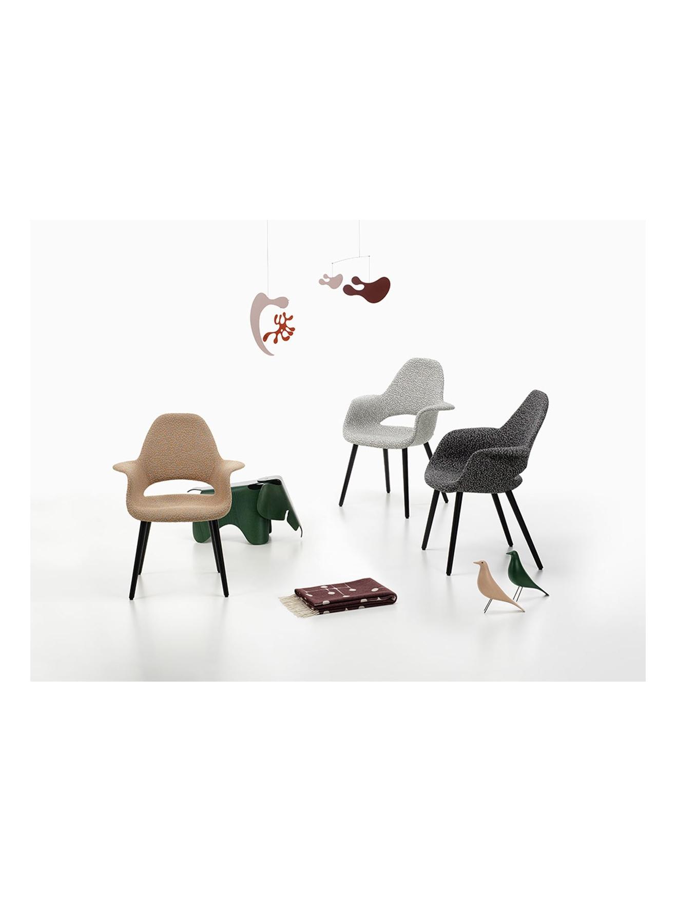 https://objectstorage.ap-seoul-1.oraclecloud.com/n/cnk6gaix2gpw/b/loqoqo-conv/o/vitra/eames-special-collection-organic-conference-chair-kvadrat-ria-981/eames-special-collection2.jpg