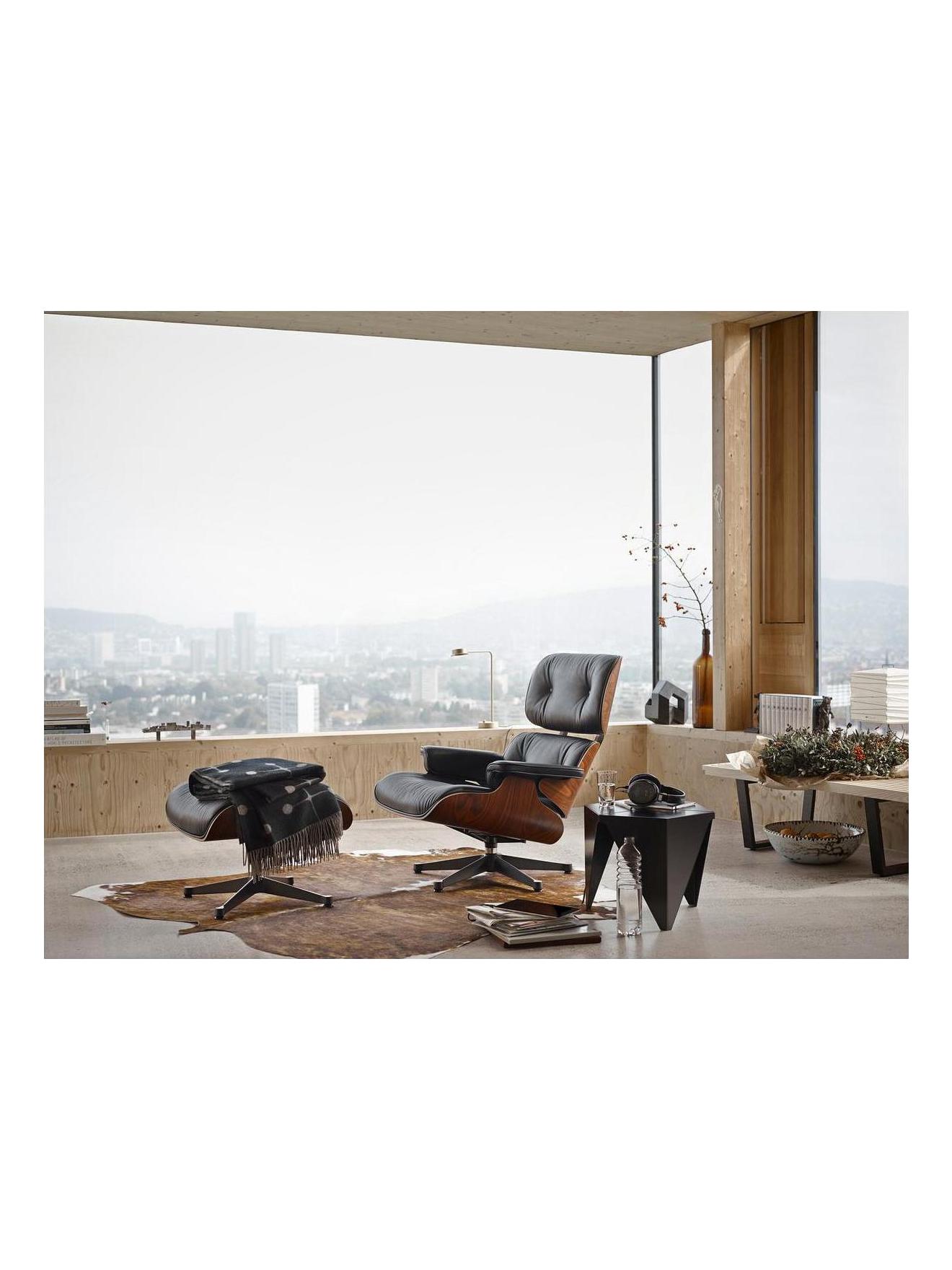 https://objectstorage.ap-seoul-1.oraclecloud.com/n/cnk6gaix2gpw/b/loqoqo-conv/o/vitra/lounge-chair-with-ottoman/3dd9dfd8-a949-48a5-ab6a-d791a8e0aa7d.jpg