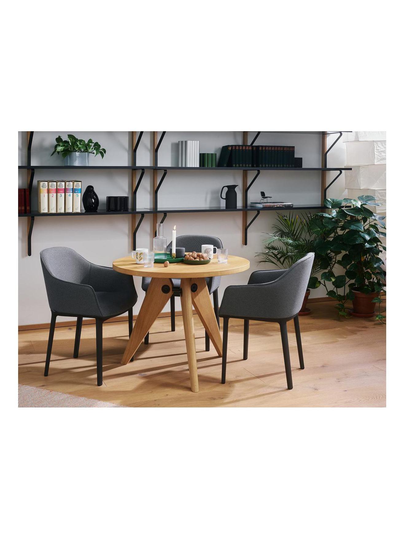 https://objectstorage.ap-seoul-1.oraclecloud.com/n/cnk6gaix2gpw/b/loqoqo-conv/o/vitra/softshell-chair-with-four-legged-base/d5230675-d538-4edd-a1ca-16391a6c83b3.jpg