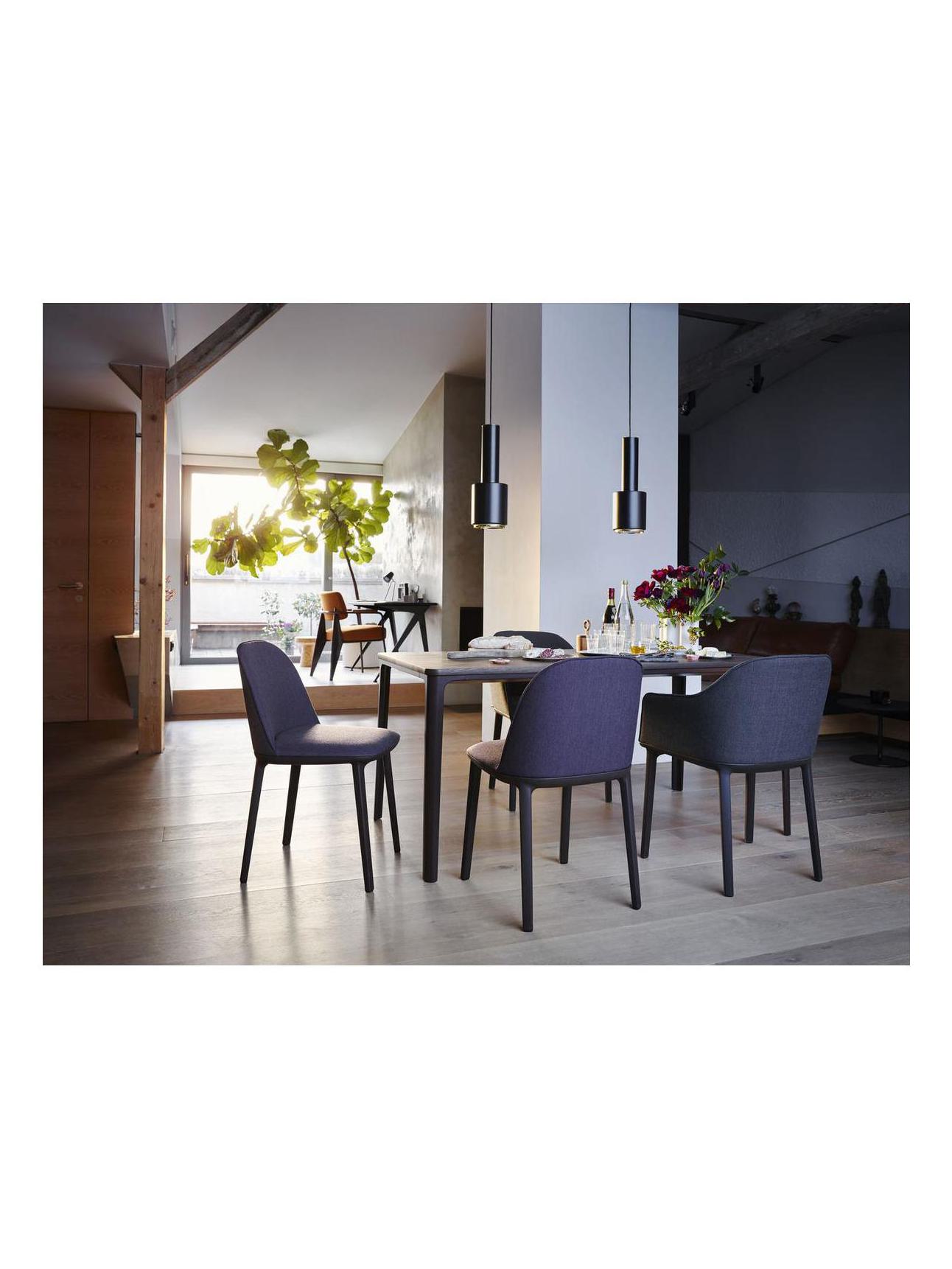https://objectstorage.ap-seoul-1.oraclecloud.com/n/cnk6gaix2gpw/b/loqoqo-conv/o/vitra/softshell-side-chair/99277a7f-97bf-46a1-90ad-e2e31c0c3128.jpg