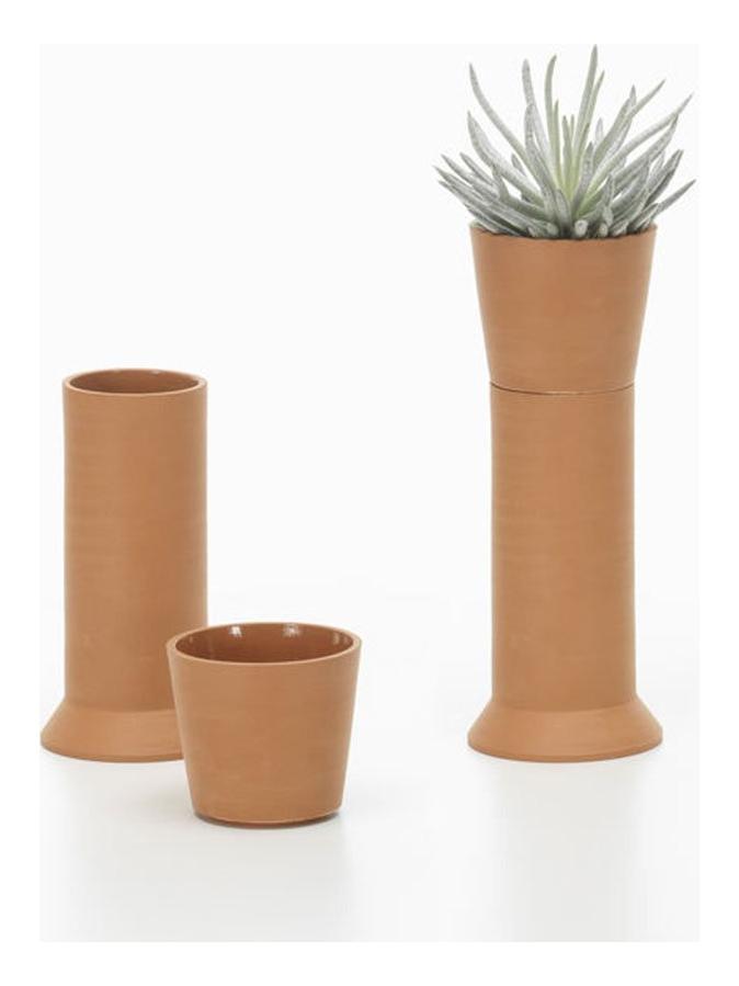 https://objectstorage.ap-seoul-1.oraclecloud.com/n/cnk6gaix2gpw/b/loqoqo-conv/o/vitra/terracotta-pot-xs/vitra-terracotta-pots-xs.jpg