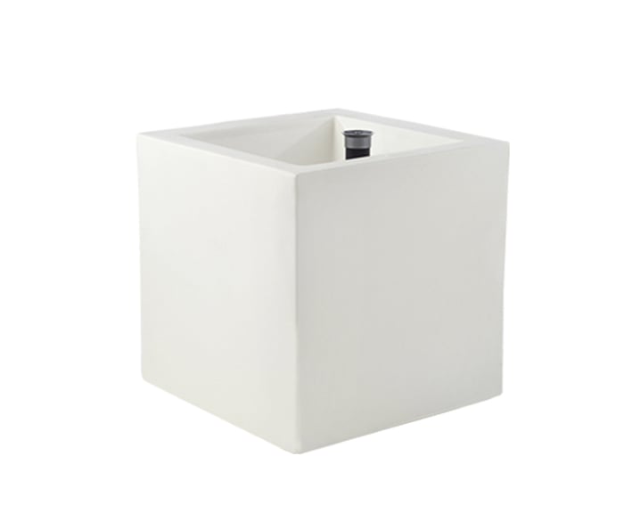 https://objectstorage.ap-seoul-1.oraclecloud.com/n/cnk6gaix2gpw/b/loqoqo-conv/o/vondom/cubo-pot-80-self-watering/cubo80.jpg