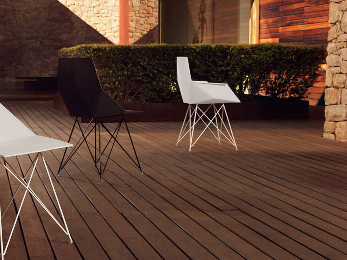 https://objectstorage.ap-seoul-1.oraclecloud.com/n/cnk6gaix2gpw/b/loqoqo-conv/o/vondom/faz-armchair-steel-base/faz-armachair-steel-white-vondom-outdoor-1.jpg