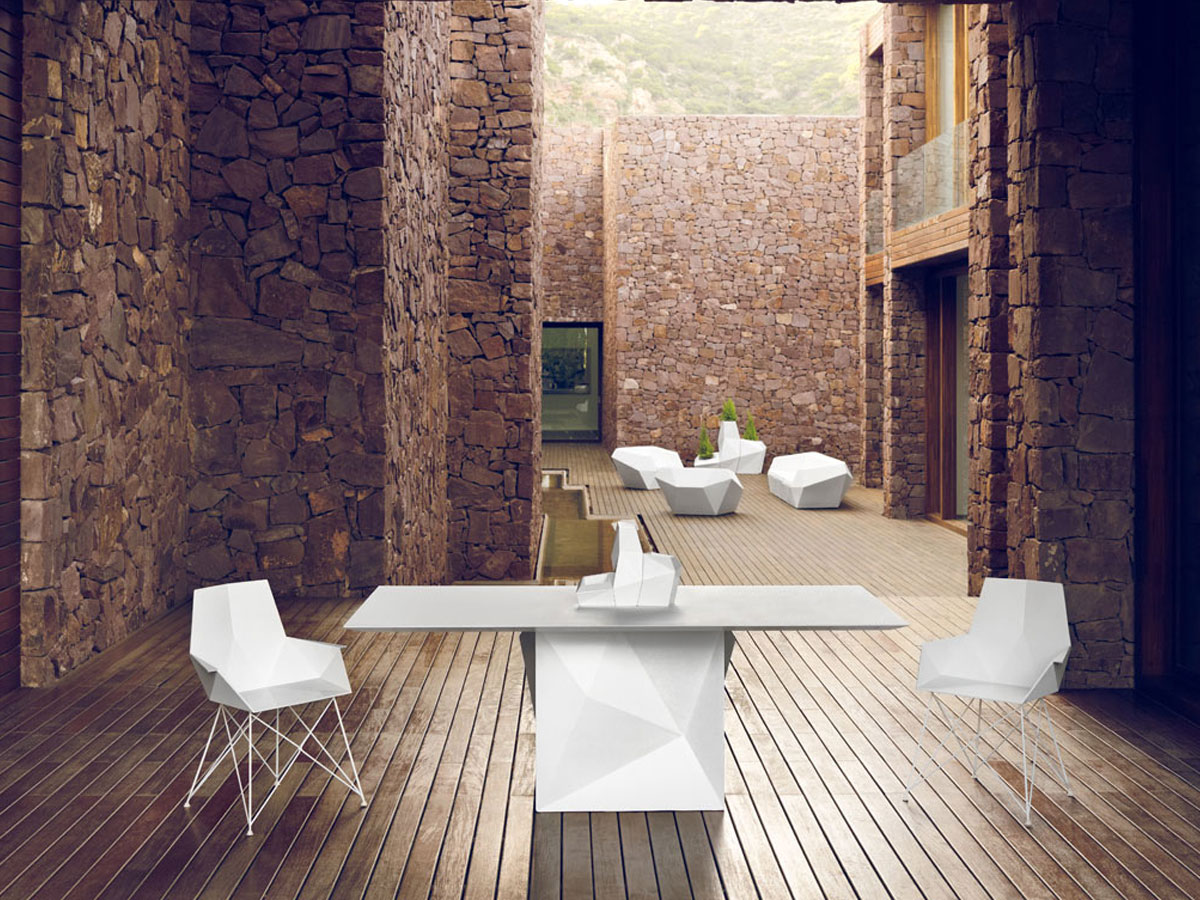https://objectstorage.ap-seoul-1.oraclecloud.com/n/cnk6gaix2gpw/b/loqoqo-conv/o/vondom/faz-armchair-steel-base/faz-armachair-steel-white-vondom-outdoor.jpg