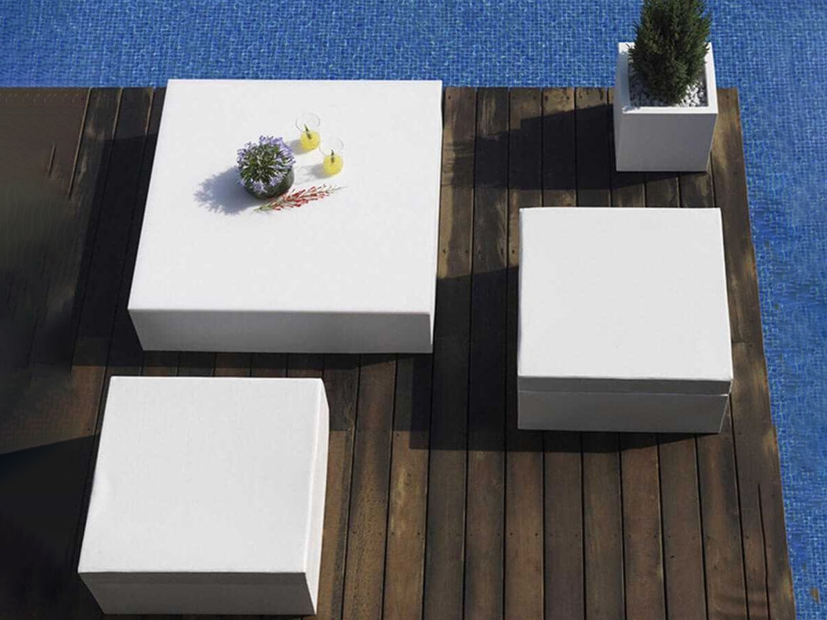 https://objectstorage.ap-seoul-1.oraclecloud.com/n/cnk6gaix2gpw/b/loqoqo-conv/o/vondom/jut-chill-ottoman/jut-chill-ottoman-vondom-white-pool.jpg