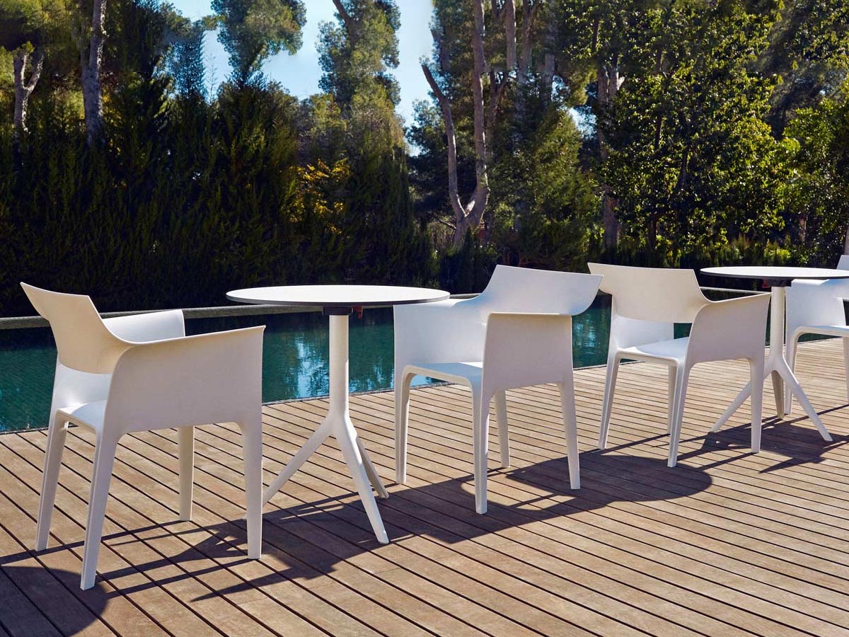 https://objectstorage.ap-seoul-1.oraclecloud.com/n/cnk6gaix2gpw/b/loqoqo-conv/o/vondom/pedrera-chair/pedrera-chair-vondom-outdoor.jpg