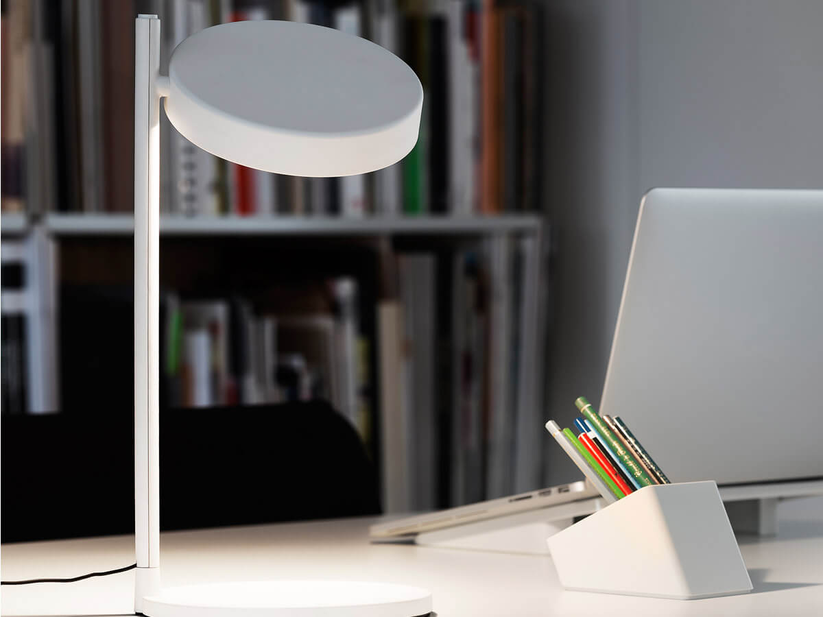 https://objectstorage.ap-seoul-1.oraclecloud.com/n/cnk6gaix2gpw/b/loqoqo-conv/o/wastberg/w-182-pastille-b-2-table-lamp/w182-pastille-table-lamp-white-contest.jpg