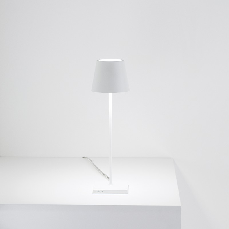 https://objectstorage.ap-seoul-1.oraclecloud.com/n/cnk6gaix2gpw/b/loqoqo-conv/o/zafferano/poldina-230-v-e-27-table-lamp-with-cable/87045.jpg