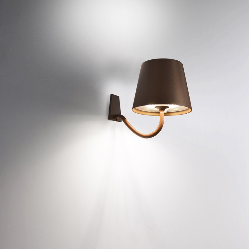 https://objectstorage.ap-seoul-1.oraclecloud.com/n/cnk6gaix2gpw/b/loqoqo-conv/o/zafferano/poldina-led-rust-battery-wall-lamp/65571.jpg