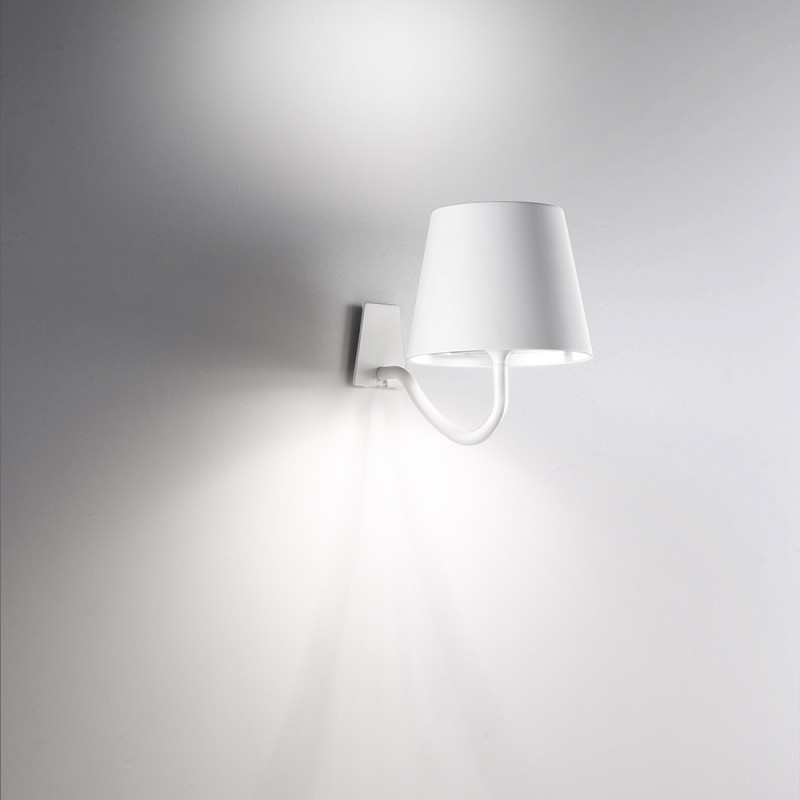https://objectstorage.ap-seoul-1.oraclecloud.com/n/cnk6gaix2gpw/b/loqoqo-conv/o/zafferano/poldina-led-white-battery-wall-lamp/65568.jpg