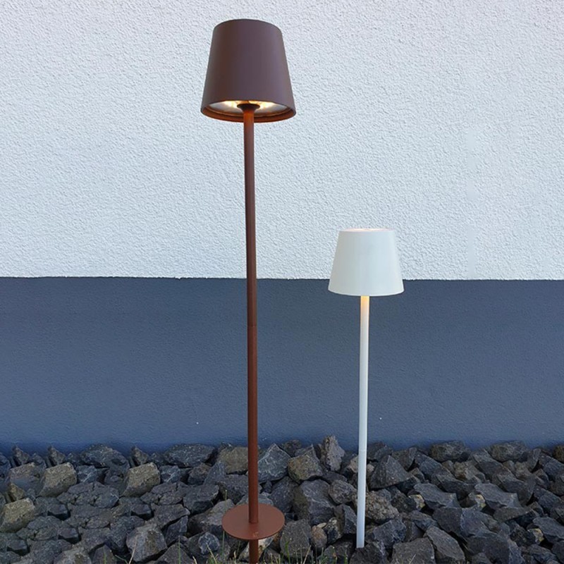 https://objectstorage.ap-seoul-1.oraclecloud.com/n/cnk6gaix2gpw/b/loqoqo-conv/o/zafferano/poldina-peg-rust-led-garden-battery-lamp-with-picket/65621.jpg