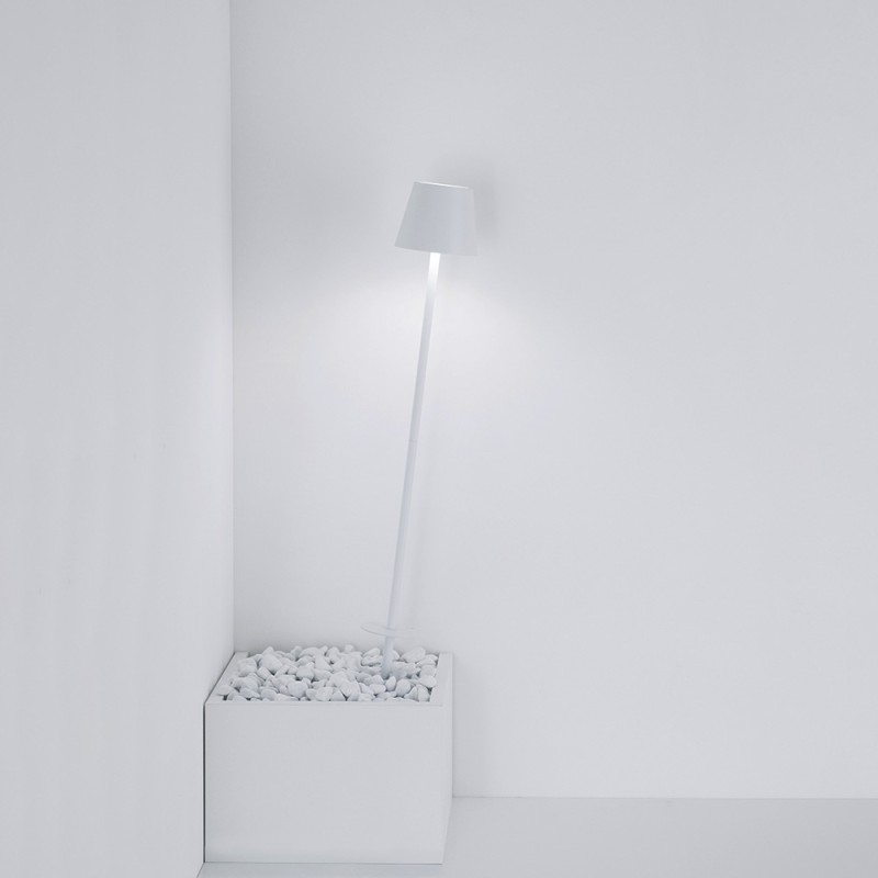 https://objectstorage.ap-seoul-1.oraclecloud.com/n/cnk6gaix2gpw/b/loqoqo-conv/o/zafferano/poldina-peg-white-led-garden-battery-lamp-with-picket/65612.jpg