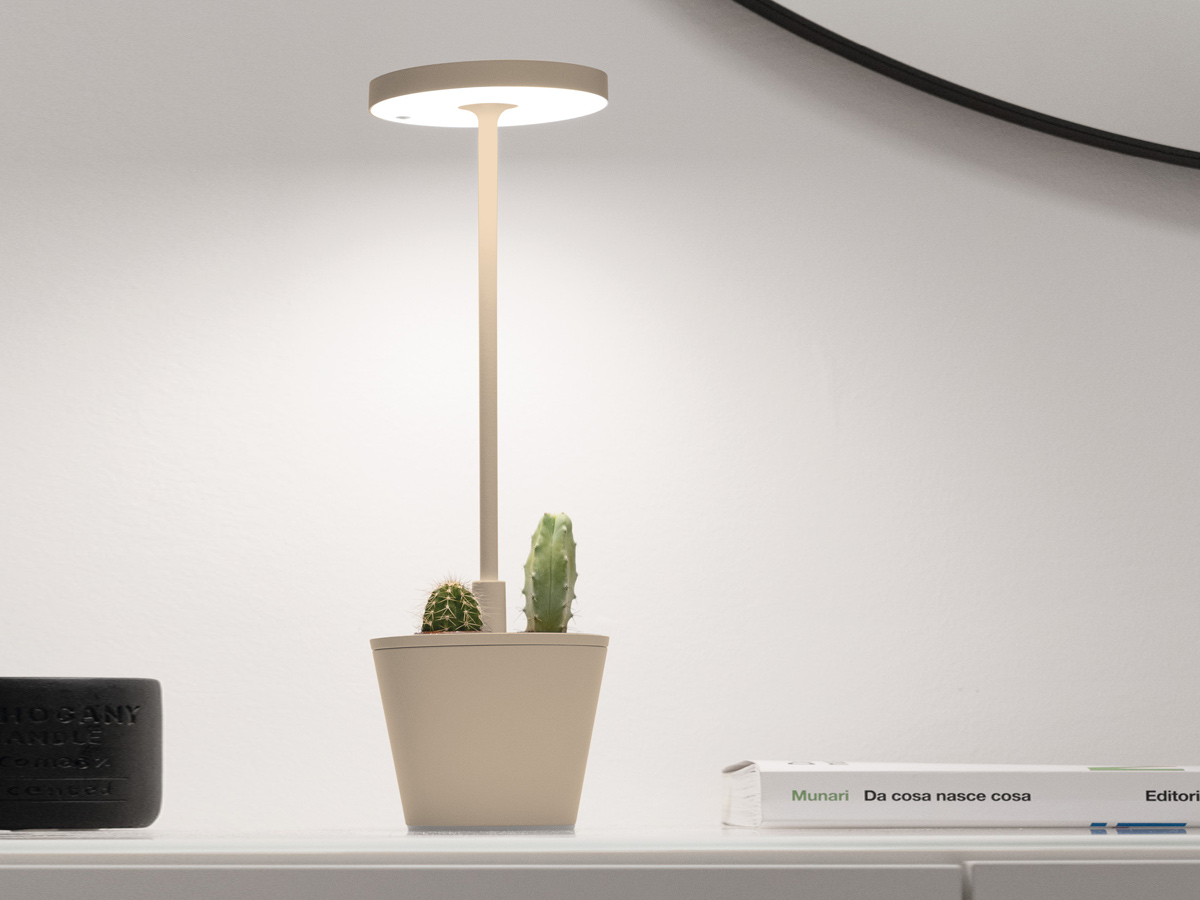 https://objectstorage.ap-seoul-1.oraclecloud.com/n/cnk6gaix2gpw/b/loqoqo-conv/o/zafferano/poldina-reverso-table-lamp/Poldinareverso1.jpg